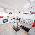 White Apartment Hawelanska