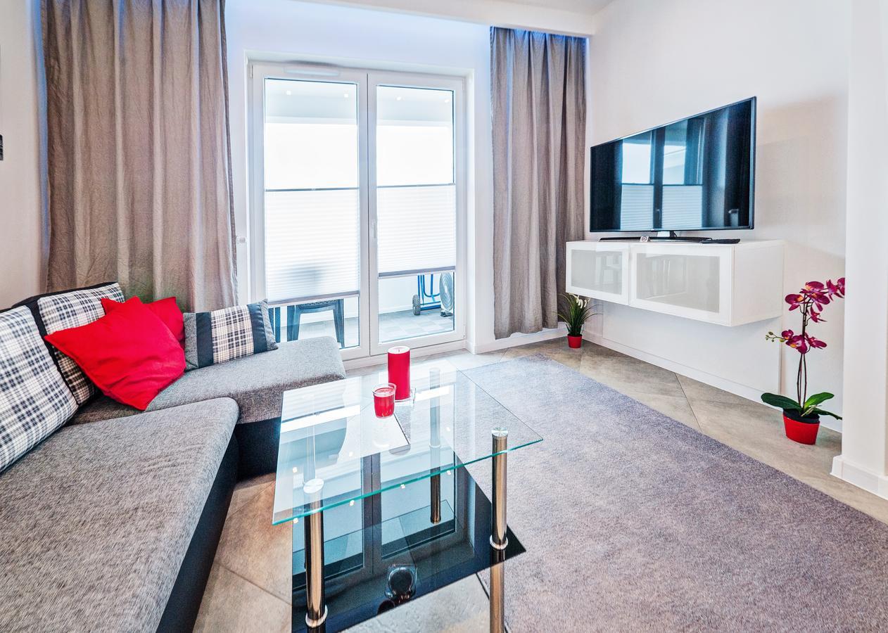 White Hawelanska Apartment